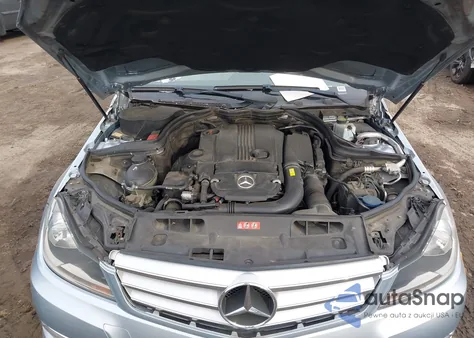 2013 Mercedes-Benz C 250 Sport z USA, uszkodzony, nr VIN WDDGF4HB2DA793222